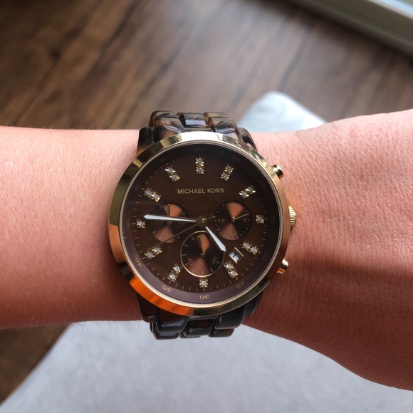 Michael Kors Tortoise Watch - Picture 5 of 5